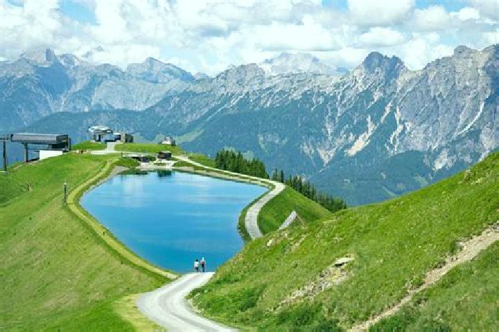 Escorts Grein, Austria — Local Companions