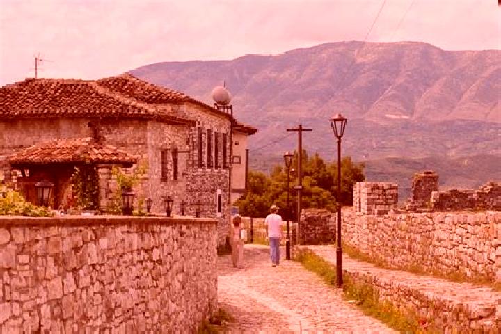 Escorts Greshice, Albania — Local Companions
