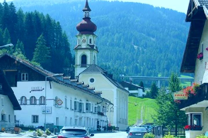 Escorts Gries am Brenner, Austria — Local Companions