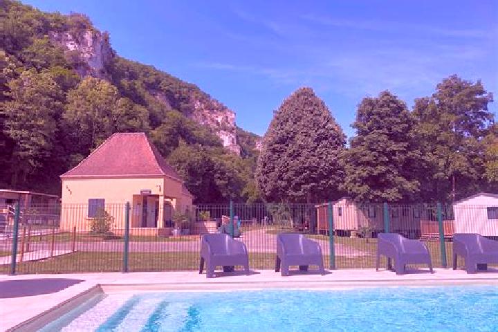 Escorts Grolejac, France — Local Companions