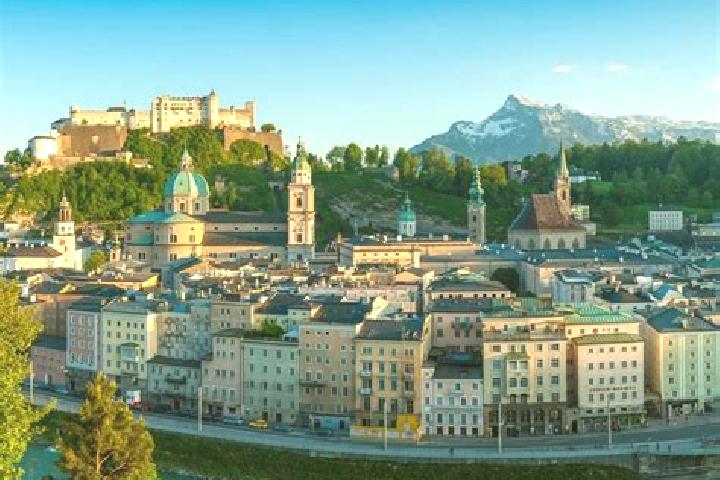 Escorts Grosshoeflein, Austria — Local Companions