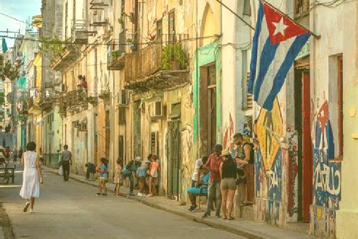 Escorts Guantanamo, Cuba — Local Companions