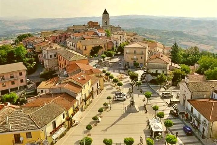Escorts Guardia Lombardi, Italy — Local Companions