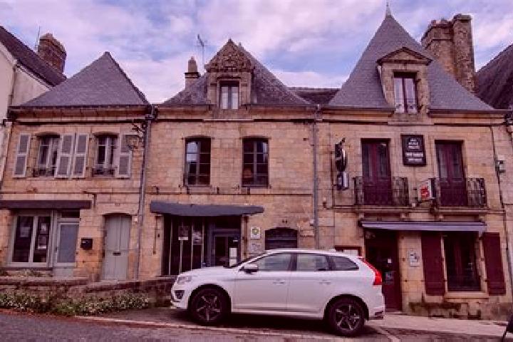 Escorts Guemene-sur-Scorff, France — Local Companions