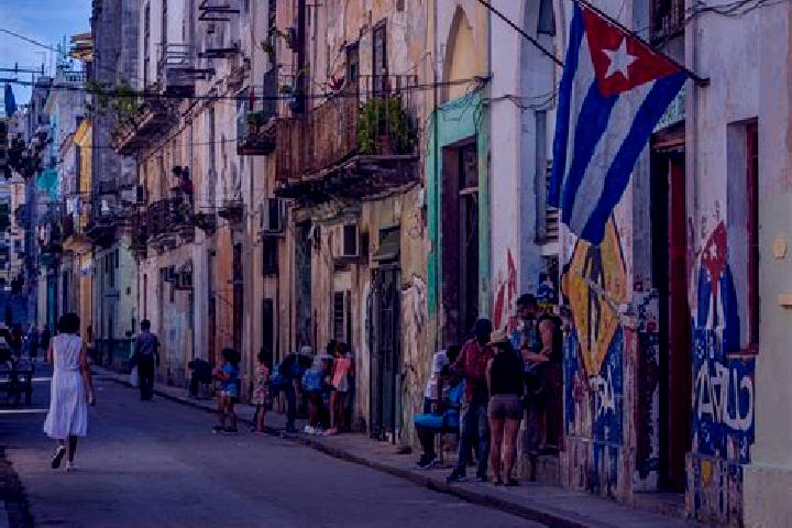 Escorts Guisa, Cuba — Local Companions