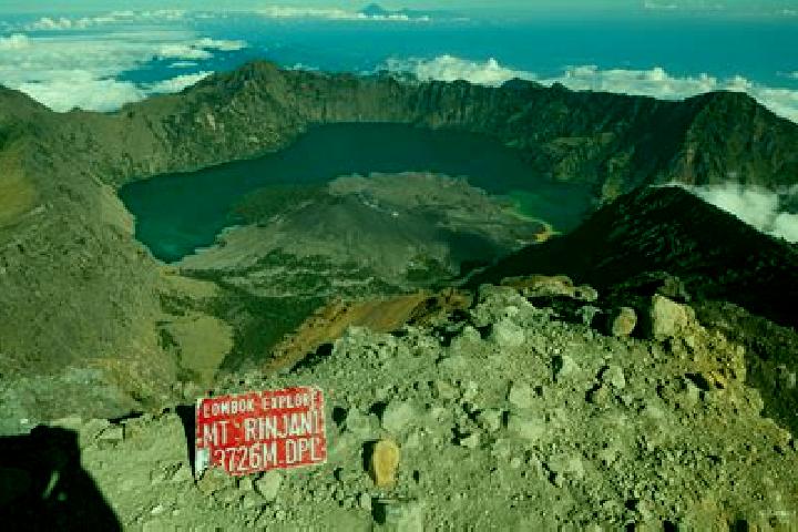 Escorts Gunung, Indonesia — Local Companions