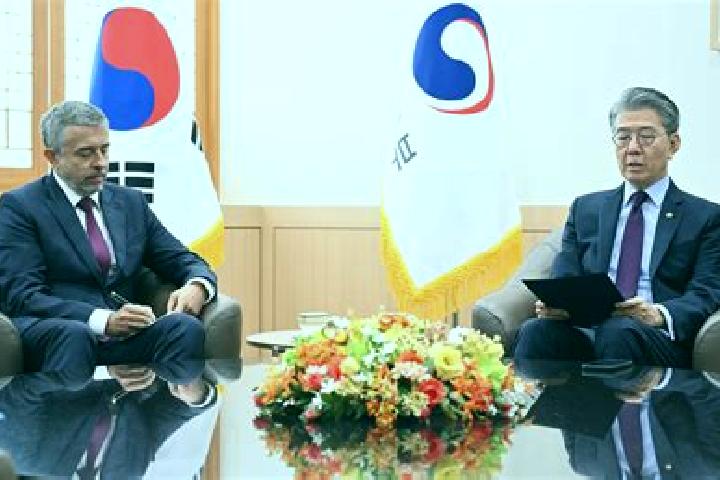 Escorts Guryongpo, South Korea — Local Companions