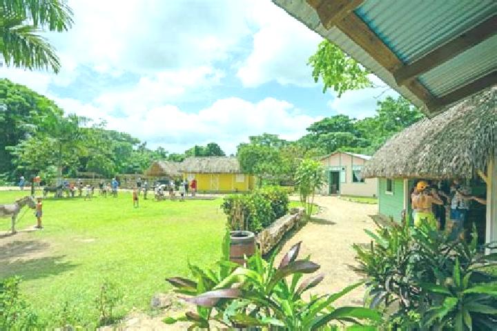 Escorts Hacienda Refugio, Philippines — Local Companions