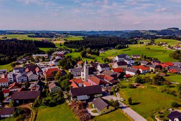 Escorts Haibach im Muehlkreis, Austria — Local Companions