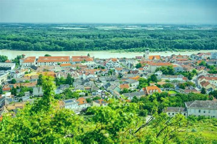 Escorts Hainburg an der Donau, Austria — Local Companions