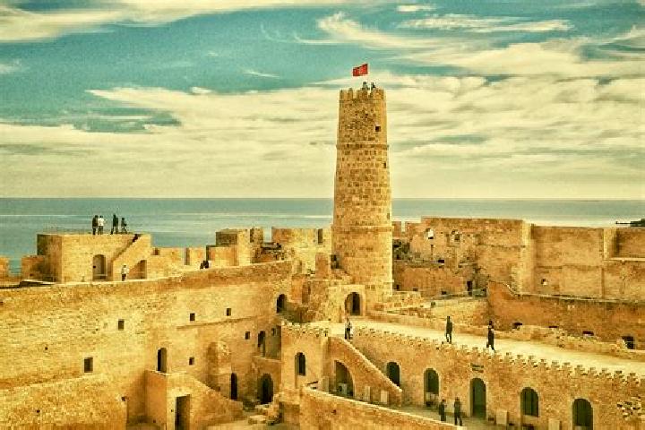 Escorts Hamadet el Kebalou, Tunisia — Local Companions