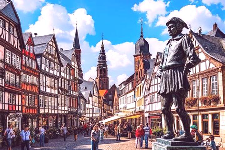 Escorts Hameln, Germany — Local Companions