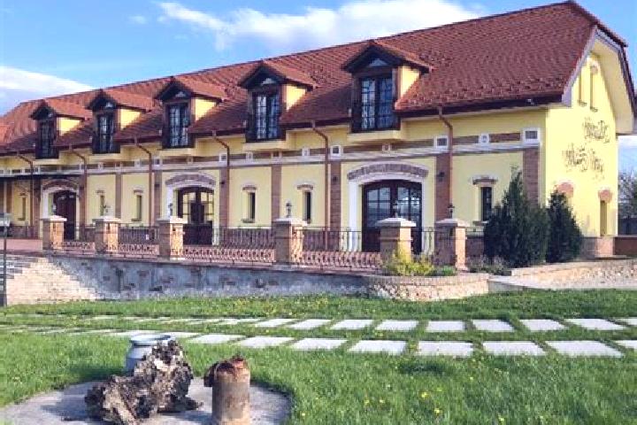 Escorts Haniska, Slovakia — Local Companions