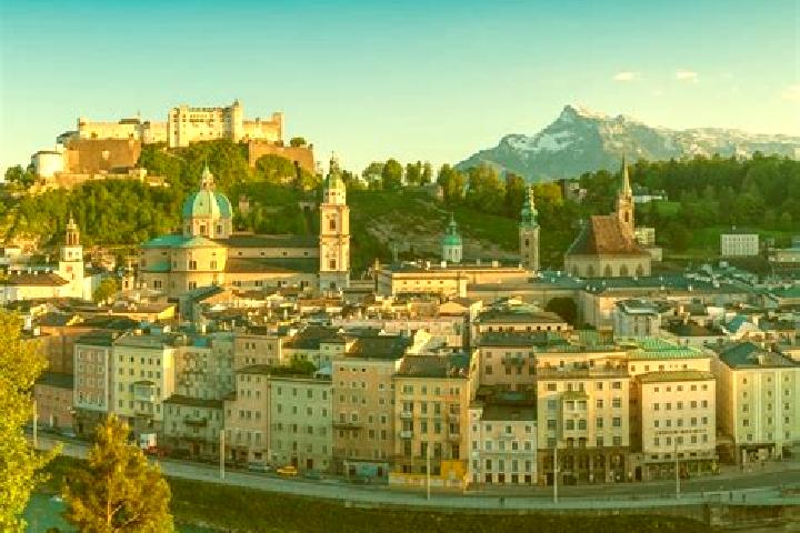 Escorts Heinrichsbrunn, Austria — Local Companions