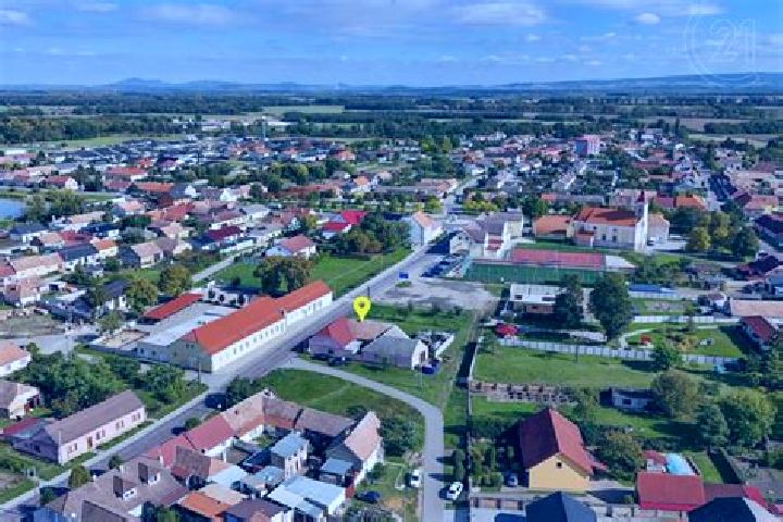 Escorts Hevlin, Czech Republic — Local Companions