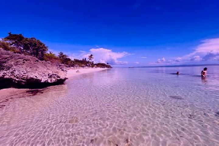 Escorts Hilotongan, Philippines — Local Companions