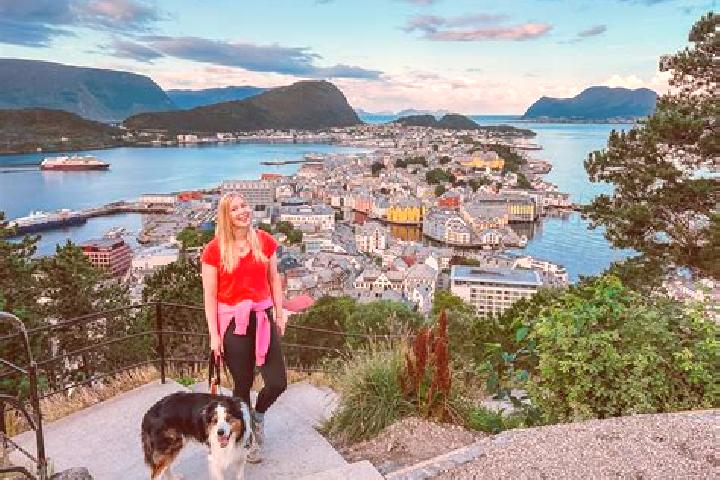 Escorts Hjelmelandsvagen, Norway — Local Companions