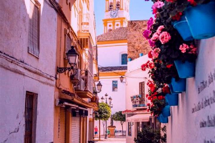 Escorts Holguera, Spain — Local Companions