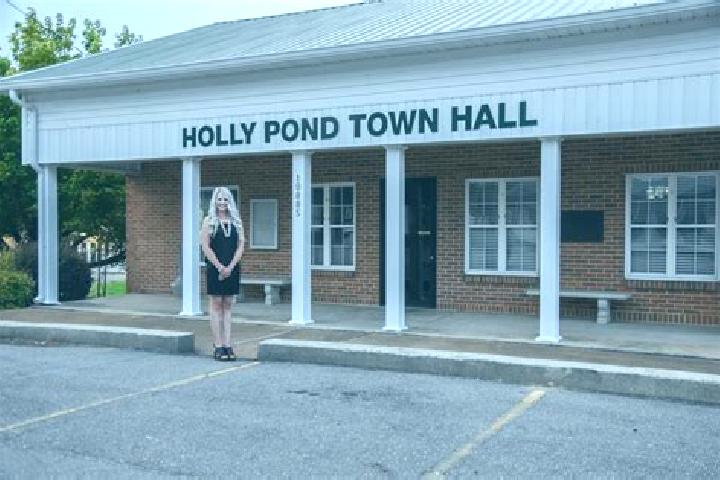 Escorts Holly Pond, United States — Local Companions