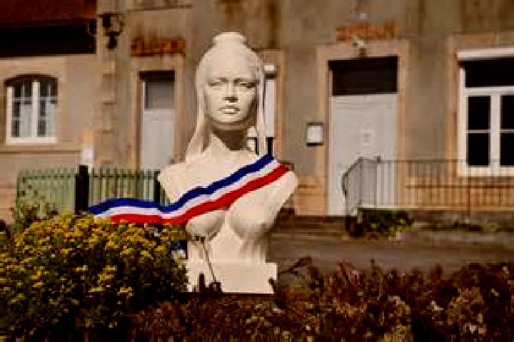 Escorts Houssen, France — Local Companions