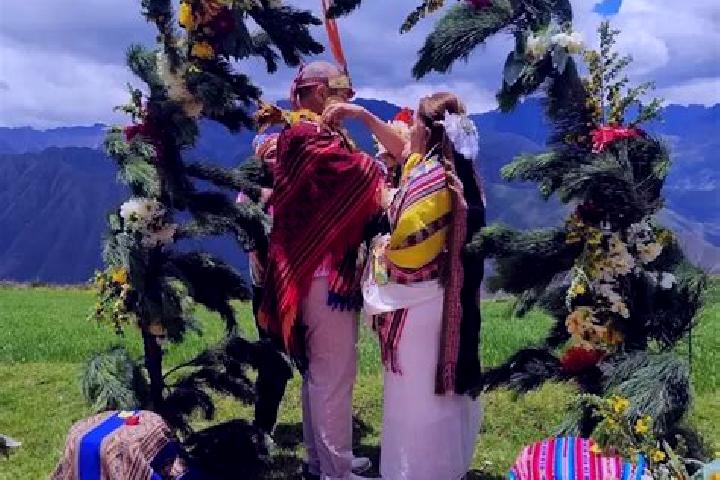 Escorts Huariaca, Peru — Local Companions