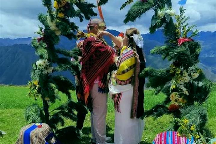 Escorts Huayllacayan, Peru — Local Companions
