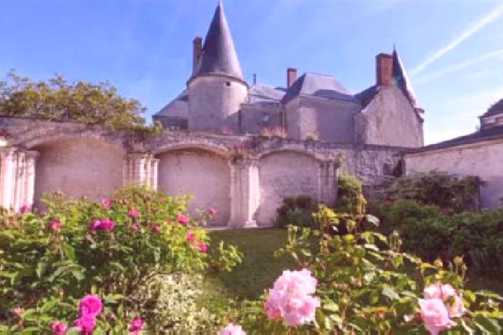 Escorts Huisseau-sur-Mauves, France — Local Companions