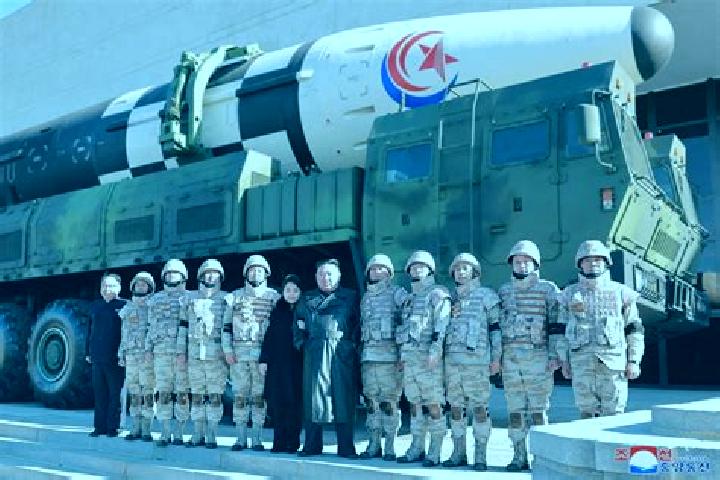 Escorts Hwadae, North Korea — Local Companions
