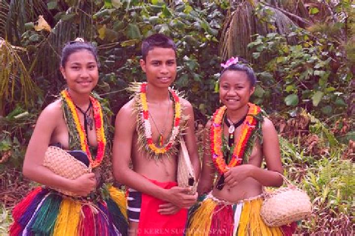 Escorts Ifalik, Micronesia — Local Companions