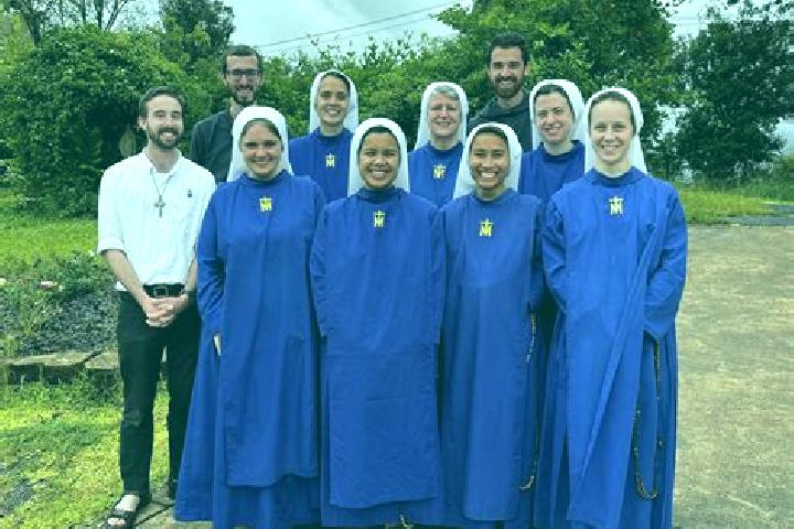 Escorts Iguerande, France — Local Companions