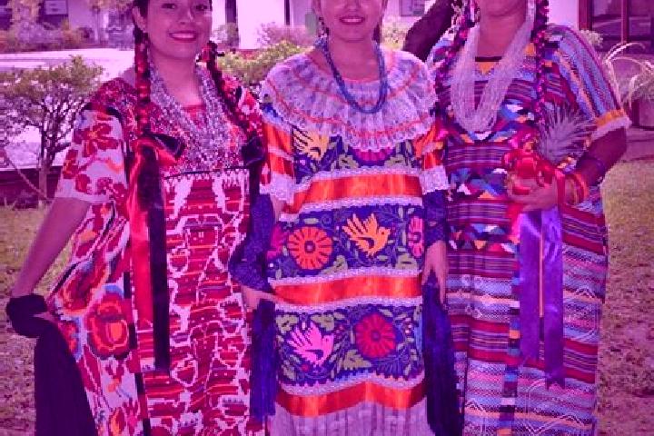 Escorts Isla Soyaltepec, Mexico — Local Companions