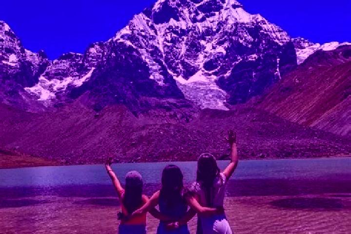 Escorts Islandia, Peru — Local Companions