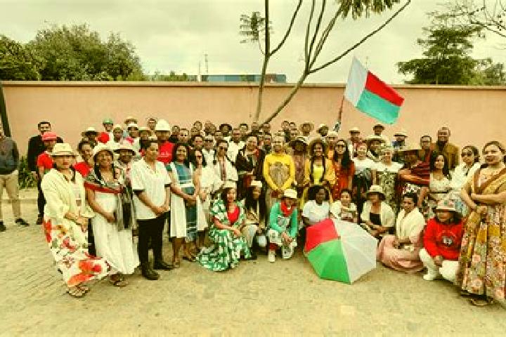 Escorts Itampolo, Madagascar — Local Companions