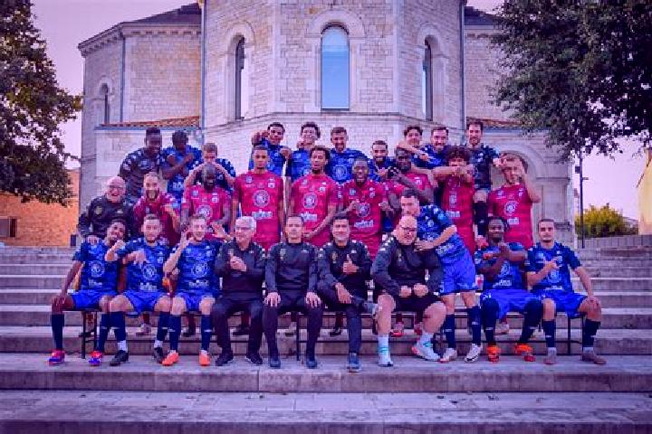 Escorts Jaunay-Clan, France — Local Companions