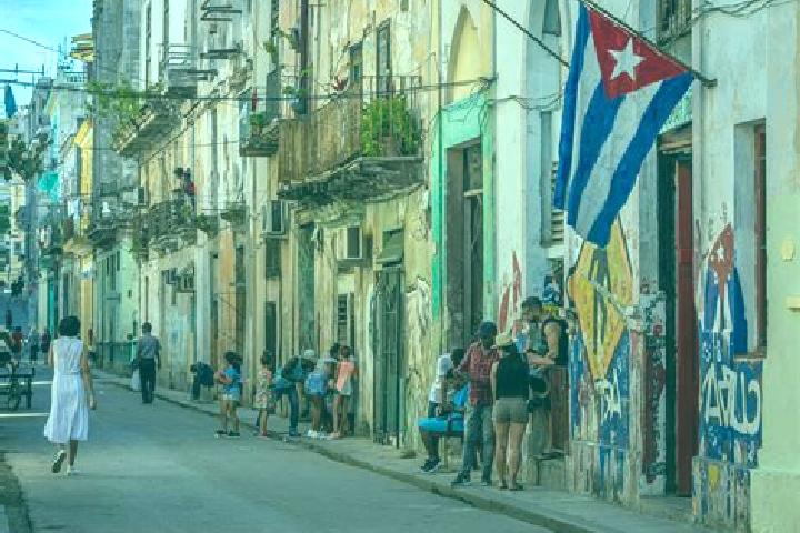 Escorts Jesus Menendez, Cuba — Local Companions