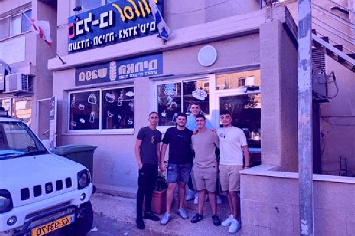 Escorts Jish, Israel — Local Companions