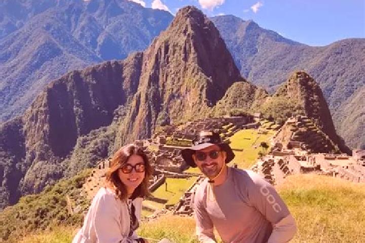 Escorts Jivia, Peru — Local Companions