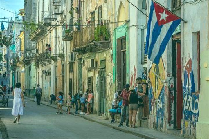 Escorts Jovellanos, Cuba — Local Companions