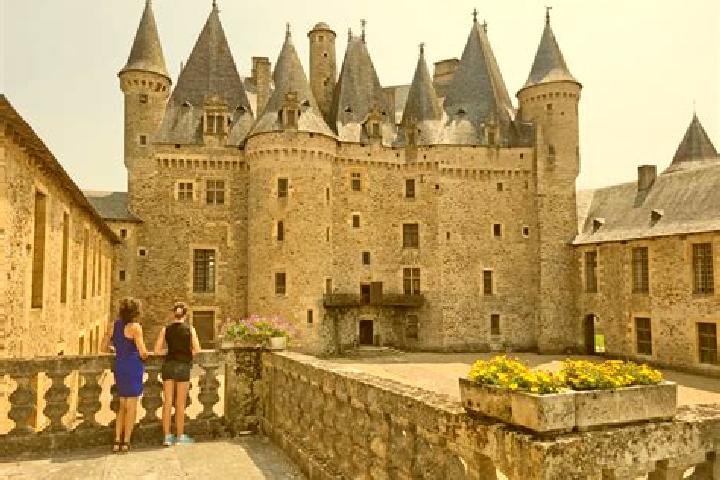 Escorts Jumilhac-le-Grand, France — Local Companions