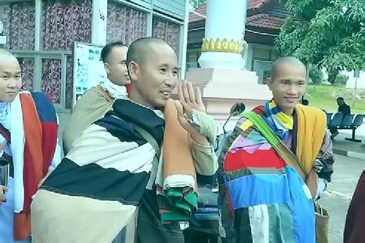 Escorts Jurak Lao , Indonesia — Local Companions