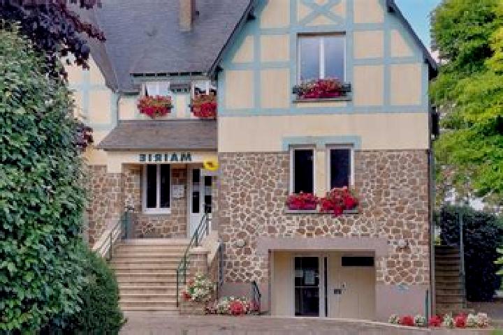 Escorts Juvigny-le-Tertre, France — Local Companions
