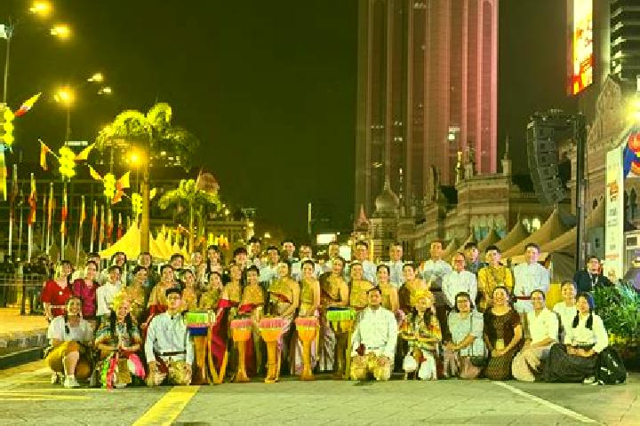 Escorts Kampung Gedung Siam, Malaysia — Local Companions