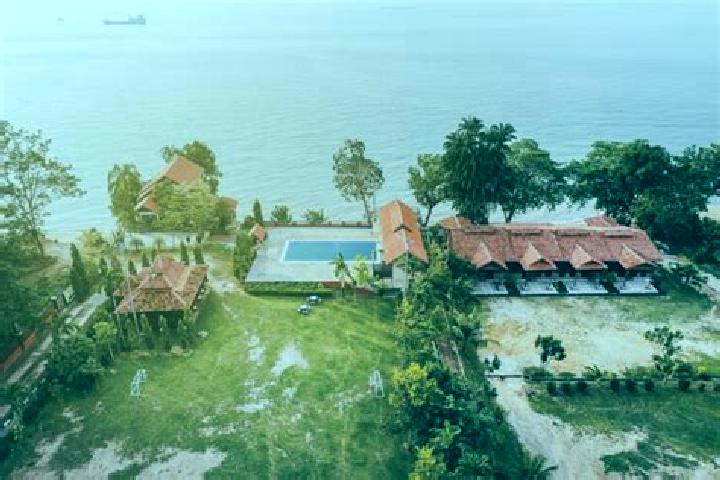 Escorts Kampung Kuala Linggi, Malaysia — Local Companions