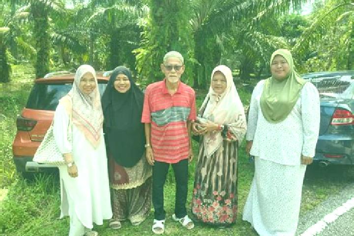 Escorts Kampung Parit Belahan Tampok, Malaysia — Local Companions