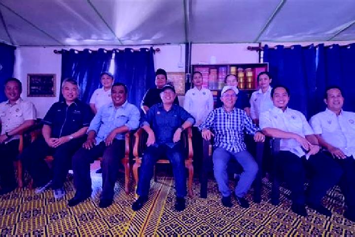 Escorts Kampung Parit Panjang, Malaysia — Local Companions