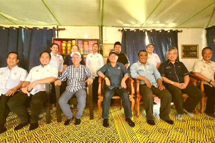 Escorts Kampung Sedenak, Malaysia — Local Companions