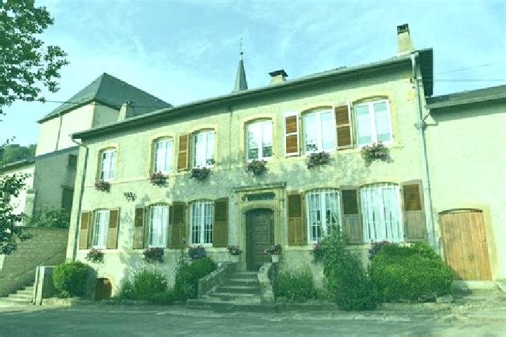 Escorts Kanfen, France — Local Companions