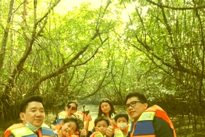 Escorts Kangkar Sedili Kecil, Malaysia — Local Companions