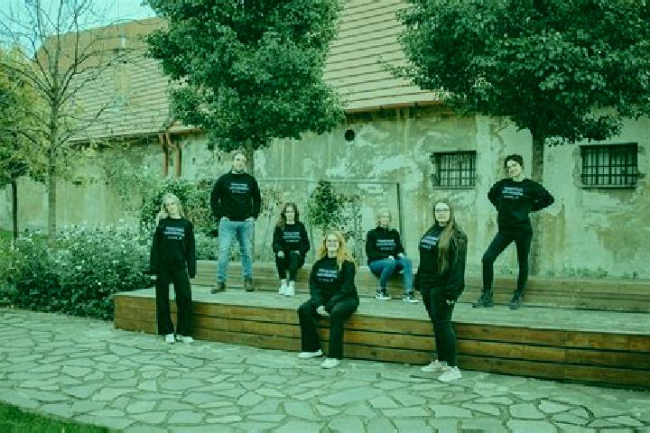 Escorts Kaplna, Slovakia — Local Companions
