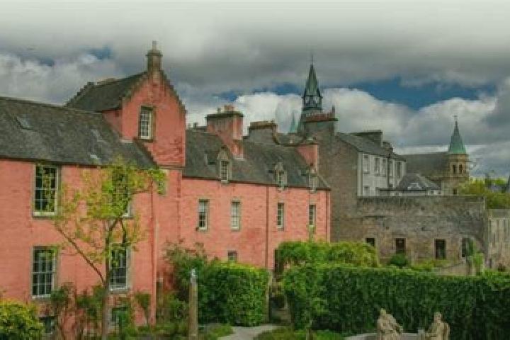 Escorts Kinghorn, United Kingdom — Local Companions